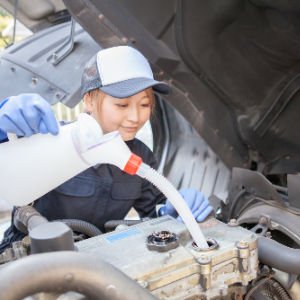 女性整備士を目指すには 女性でも自動車整備士になれるのか 自動車整備士の求人 転職サイトはレソリューション